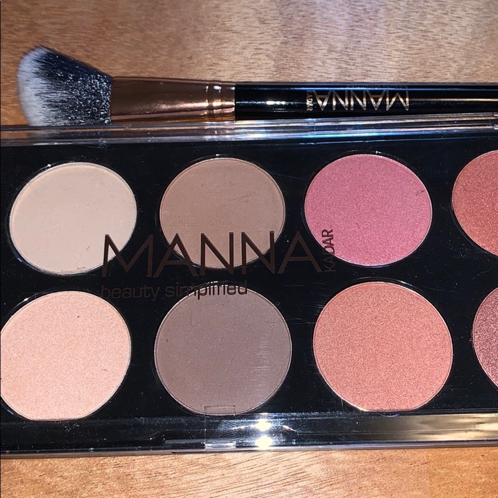 Makeup - Picture 2 of 2